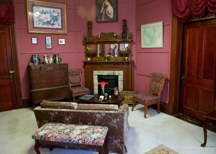 Riverview Mansion 2*