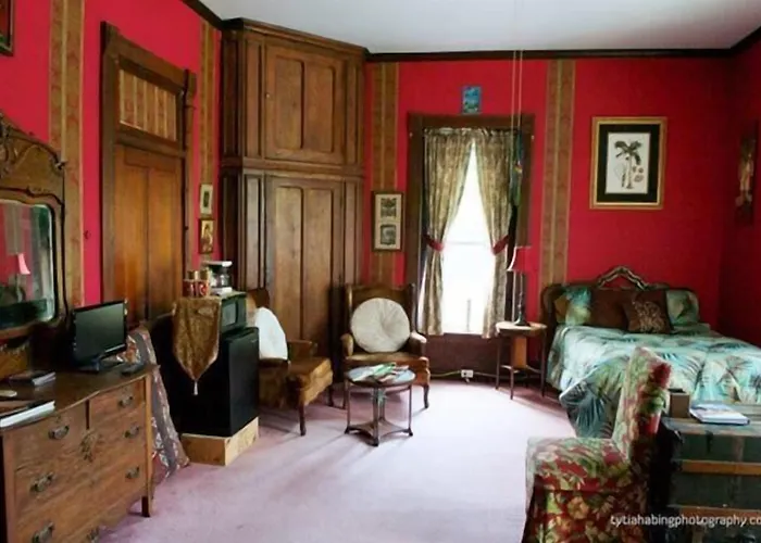 Riverview Mansion 2*