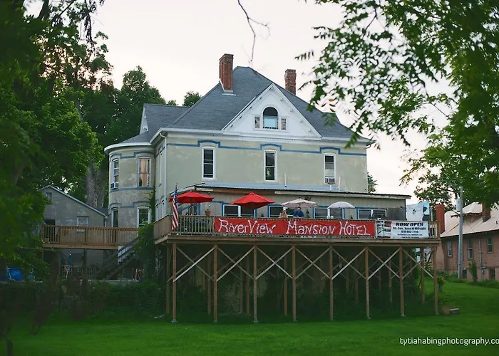 Riverview Mansion Mini-hôtel 2*